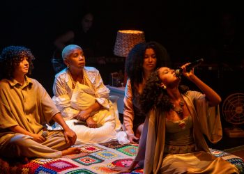 “QUARTO DE SOM”: CANTORAS CAPIXABAS APRESENTAM PROJETO INTIMISTA DE MÚSICA, DANÇA, LUZES E CENAS INTIMISTAS, PARA O PALCO DO FESTIVAL +MC, NO DIA 17 DE AGOSTO