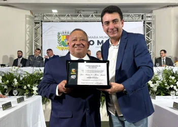 Secretário-chefe da Casa Civil, Júnior Abreu recebe o Título de Cidadão Mateense
