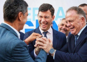 Casagrande muda discurso e diz agora que grupo governista tem dois candidatos à sucessão
