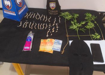 POLICIAIS DO 11º BPM APREENDEM DROGAS E PRENDEM SUSPEITO APÓS PERSEGUIÇÃO EM BARRA DE SÃO FRANCISCO