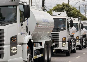 Prefeitura de São Mateus amplia frota e passa a contar com 10 caminhões-pipa próprios