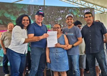Governo entrega títulos de regularização fundiária e anuncia novos investimentos em Linhares