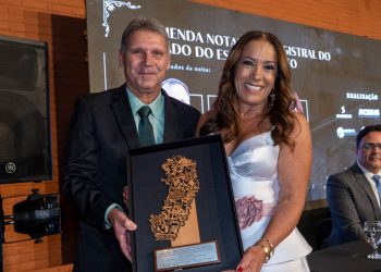 Deputada Janete de Sá é Homenageada com a Comenda Notarial e Registral pelo Sinoreg-ES