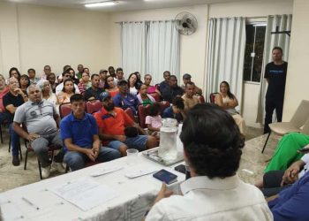 Moradores reclamam de água com ferrugem e falta de saneamento em região com 12 mil habitantes