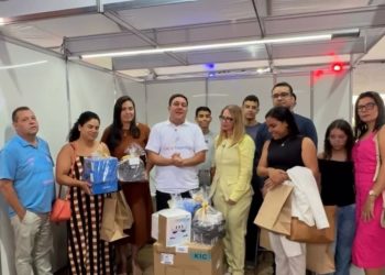 Secretário Bruno Lamas Atende Pedido da Vereadora Suplente Samilli Dias e Entrega Equipamentos para o Futuro Tecnológico dos Alunos