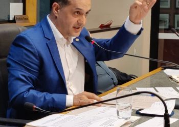 Lei de Gandini proíbe cobrança de material escolar de uso coletivo