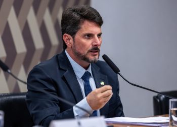 Marcos do Val conversa com partidos da direita e se movimenta para a reeleição ao Senado
