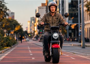 Câmara de Vitória aprova projeto que cria regras para bicicletas elétricas e patinetes