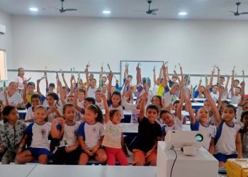 Quase 4 mil alunos de Pinheiros recebem kits de higiene bucal na rede municipal 🪥😁🦷