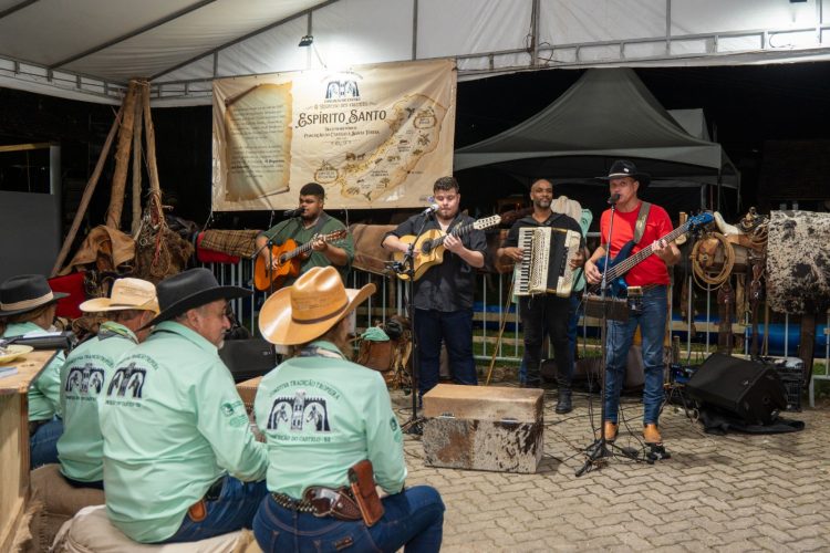 Comitiva de tropeiros percorre 165km de Conceição do Castelo a Santa Teresa para a Ruraltur, maior feira de turismo rural do Brasil