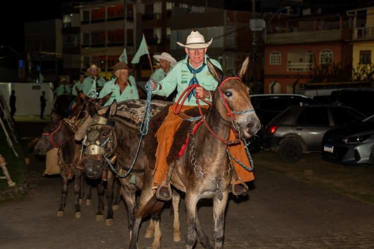 Comitiva de tropeiros percorre 165km de Conceição do Castelo a Santa Teresa para a Ruraltur, maior feira de turismo rural do Brasil
