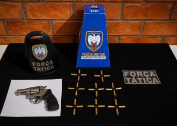 POLICIAIS DO 11º BPM PRENDEM SUSPEITO ARMADO E APREENDEM REVÓLVER COM 32 MUNIÇÕES NO BAIRRO COLINA
