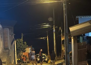 CONFRONTO ARMADO COM A POLÍCIA MILITAR APÓS CASO DE VIOLÊNCIA DOMÉSTICA ASSUSTA MORADORES NO BAIRRO LAJEDO