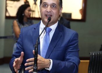 Governo envia à  Assembleia projeto   para garantir carregador  de carro elétrico   em condomínios