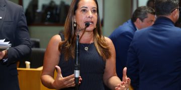 Projeto de Janete de Sá que obriga autores de maus-tratos a ressarcirem custos de recuperação de animais é aprovado na Assembleia Legislativa Projeto de Janete de Sá que obriga autores de maus-tratos a ressarcirem custos de recuperação de animais é aprovado na Assembleia Legislativa