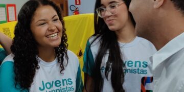 Projeto aprovado garante uniforme de graça para 200 mil alunos do ensino médio da rede estadual