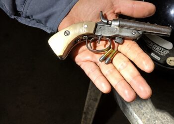 POLICIAIS DO 11º BPM PRENDEM HOMEM POR PORTE ILEGAL DE ARMA DE FOGO EM BARRA DE SÃO FRANCISCO