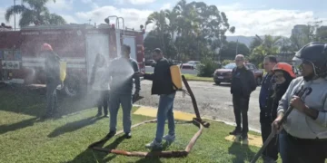 Núcleos comunitários da Defesa Civil participam de atividades práticas de combate a incêndios sábado Núcleos comunitários da Defesa Civil participam de atividades práticas de combate a incêndios sábado