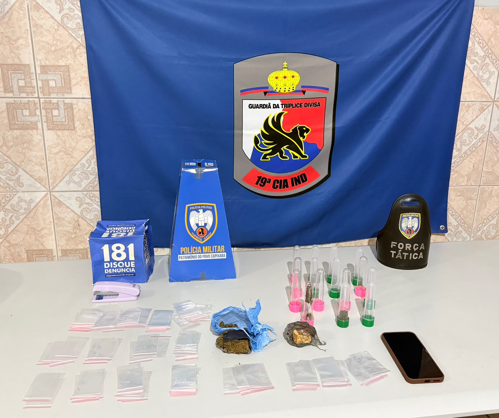 Força Tática da PM prende homem com drogas e material para embalo em Montanha Força Tática da PM prende homem com drogas e material para embalo em Montanha