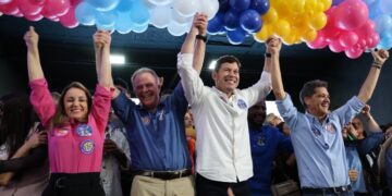 Ao lado de Arnaldinho, Casagrande e Ricardo Ferraço, Emanuela participa da “Primeira Grande Reunião”, em Vila Velha