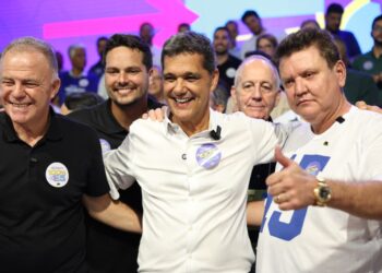Aclamado por multidão, Ricardo é confirmado à reeleição destacando “Pacto com o Futuro” Aclamado por multidão, Ricardo é confirmado à reeleição destacando “Pacto com o Futuro”