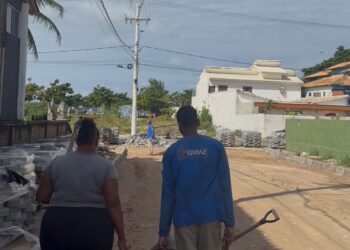 Conceição da Barra Avança na Pavimentação de Ruas com Recursos Próprios Conceição da Barra Avança na Pavimentação de Ruas com Recursos Próprios