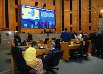 Ales aprova projeto que garante alimentação escolar a professores da rede estadual Ales aprova projeto que garante alimentação escolar a professores da rede estadual