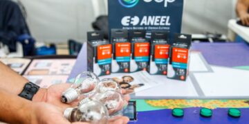 EDP leva troca gratuita de lâmpadas e van de atendimento a bairros da Serra EDP leva troca gratuita de lâmpadas e van de atendimento a bairros da Serra