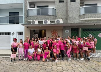 Caminhada do Outubro Rosa reúne mulheres em ação de conscientização e solidariedade na cidade de Montanha